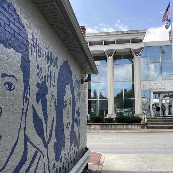 Suspect in shooting outside a Kentucky courthouse has died from a self-inflicted gunshot wound